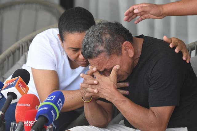<p>Luis Manuel Diaz, father of Liverpool's forward Luis Diaz, is consoled by his wife Cilenis Marulanda during a press conference at his house in Barrancas</p>