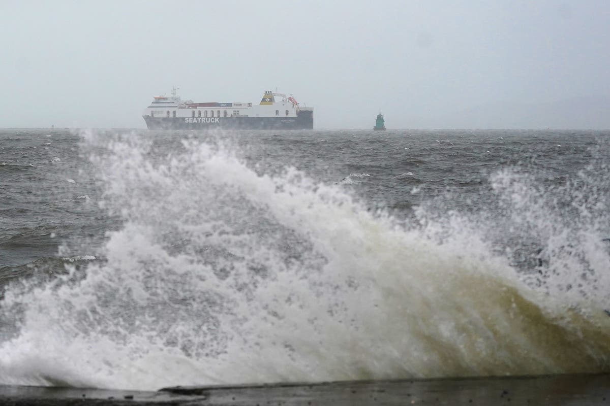 Storm Debbie: UK weather warnings ‘danger to life’ with winds of 130 kilometers per hour expected