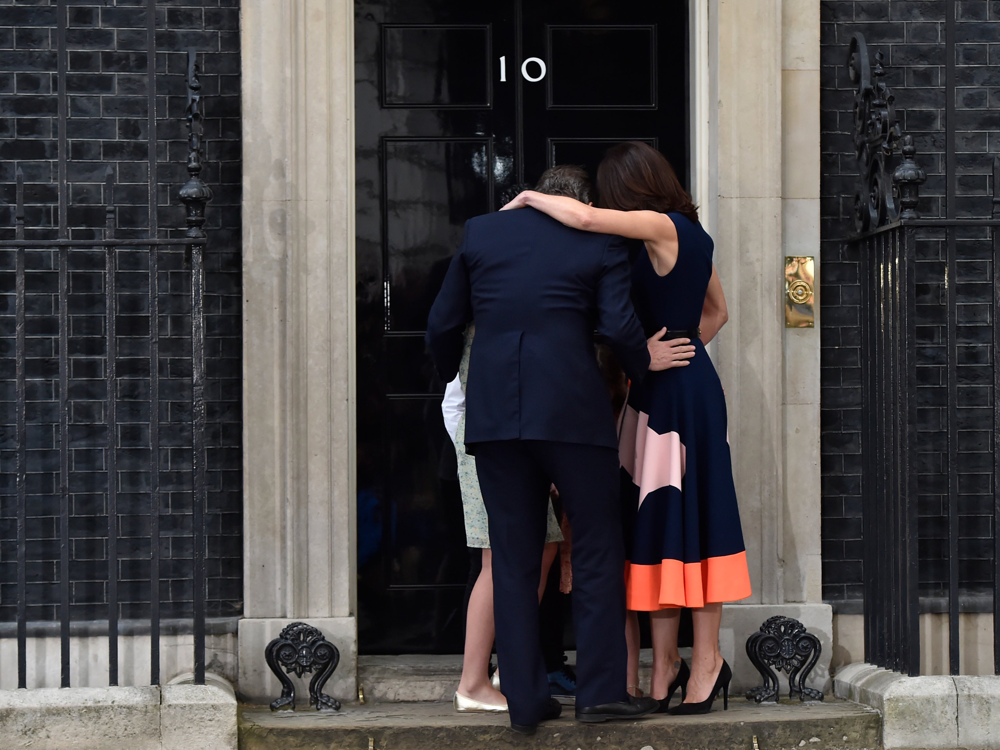 David Cameron with his family as he leaves No 10 in 2016