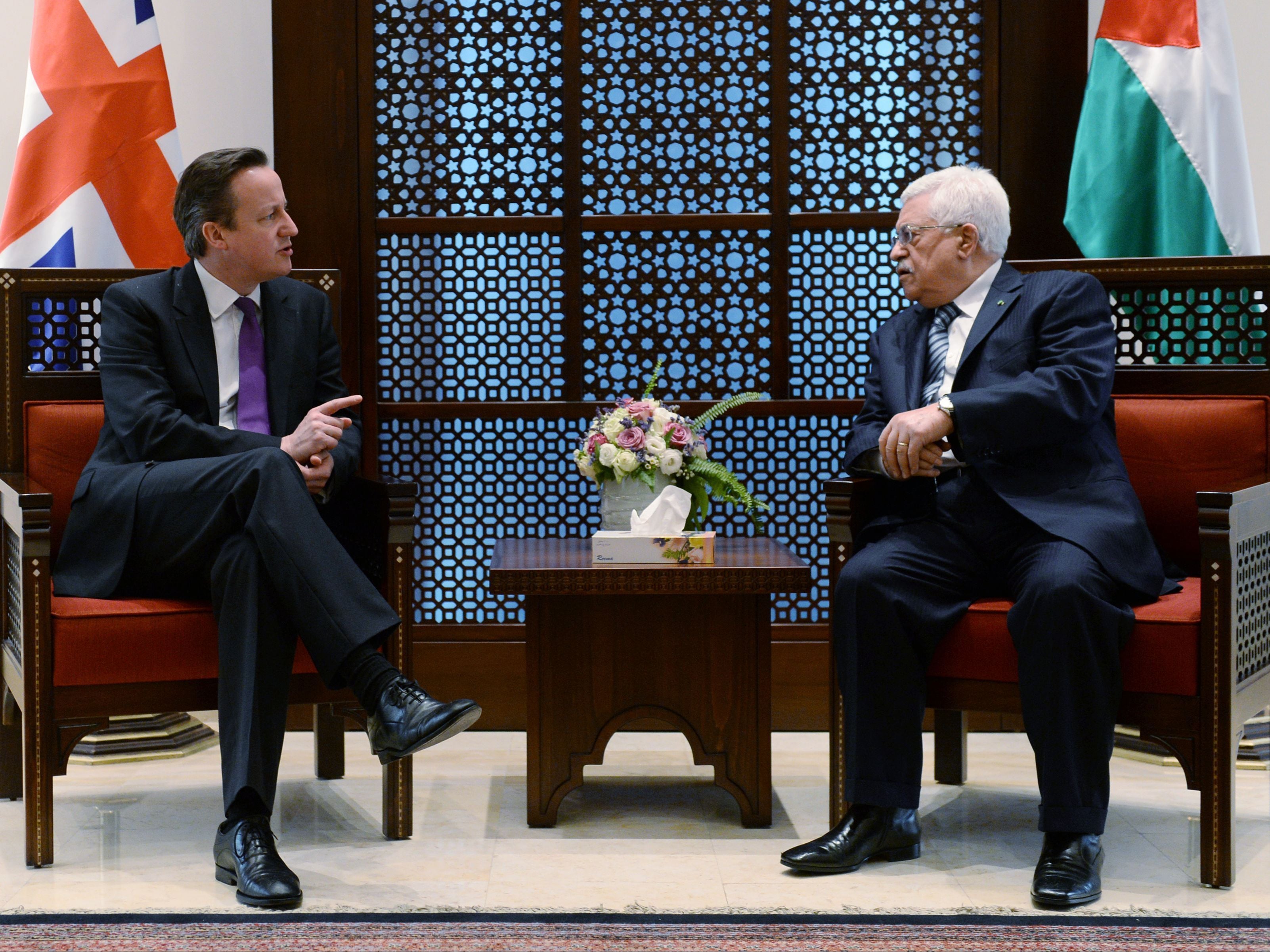David Cameron talks with Palestinian president Mahmoud Abbas during trip to Middle East in 2014