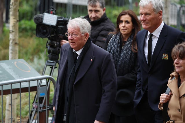 <p>Sir Alex Ferguson arrives at Manchester Cathedral with former Manchester United CEO David Gill (right) </p>