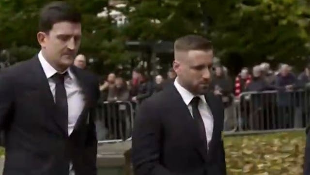 <p>Manchester United players arrive at Bobby Charlton's funeral</p>