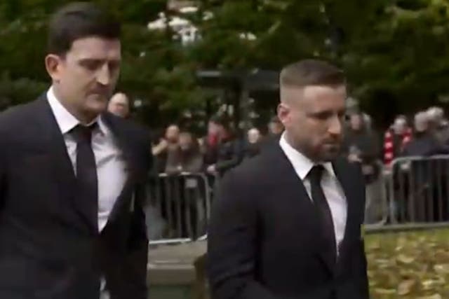 <p>Manchester United players arrive at Bobby Charlton's funeral</p>
