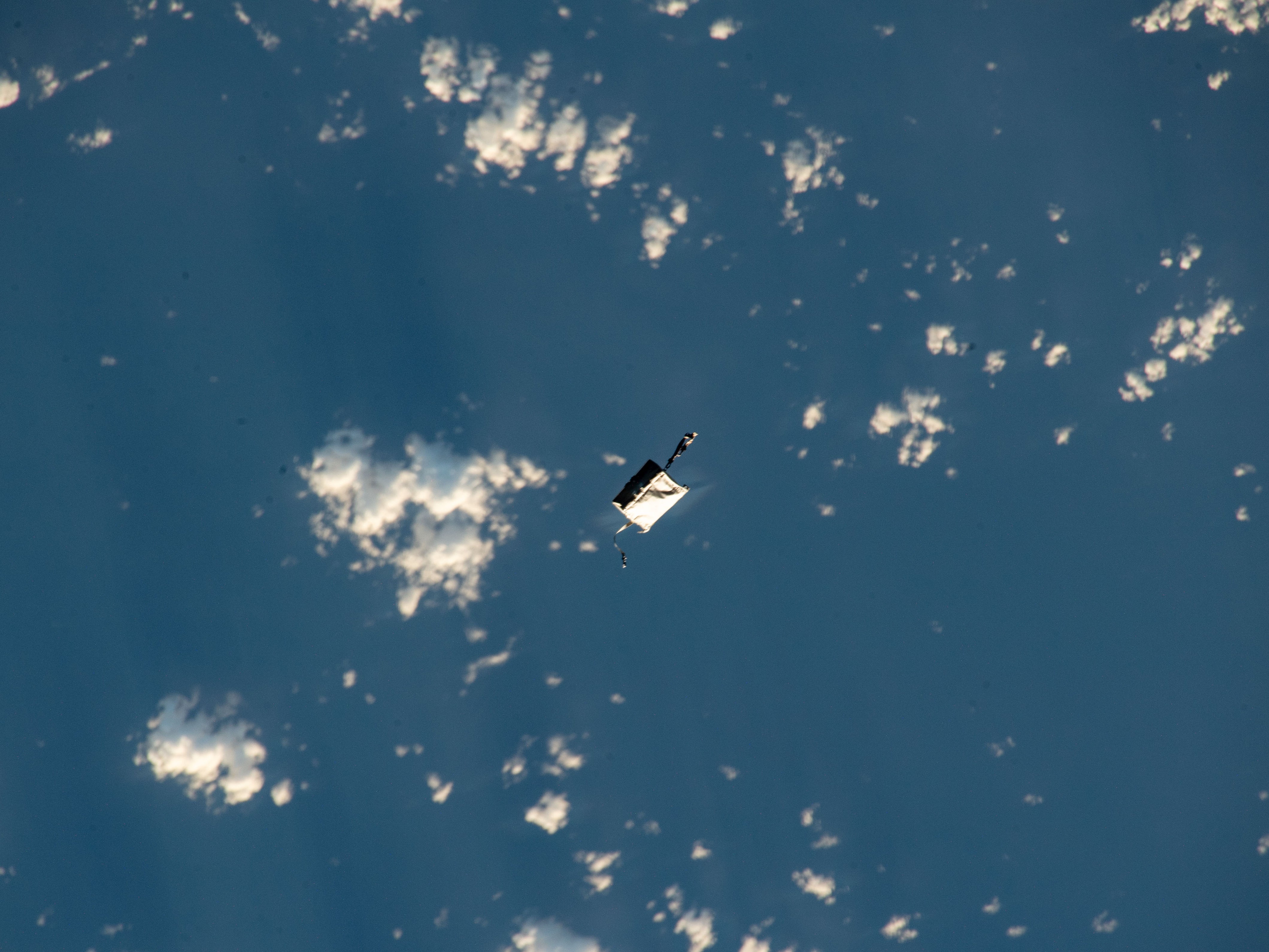 A Japanese astronaut inadvertently snapped the wandering tool bag while taking orbital photos of Mt Fuji