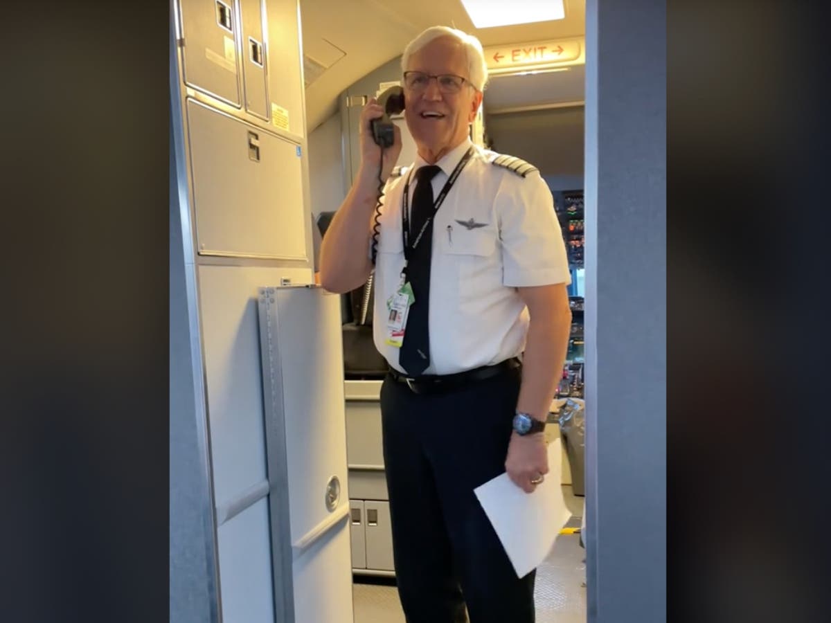 Video of emotional pilot’s retirement speech on his final flight goes viral