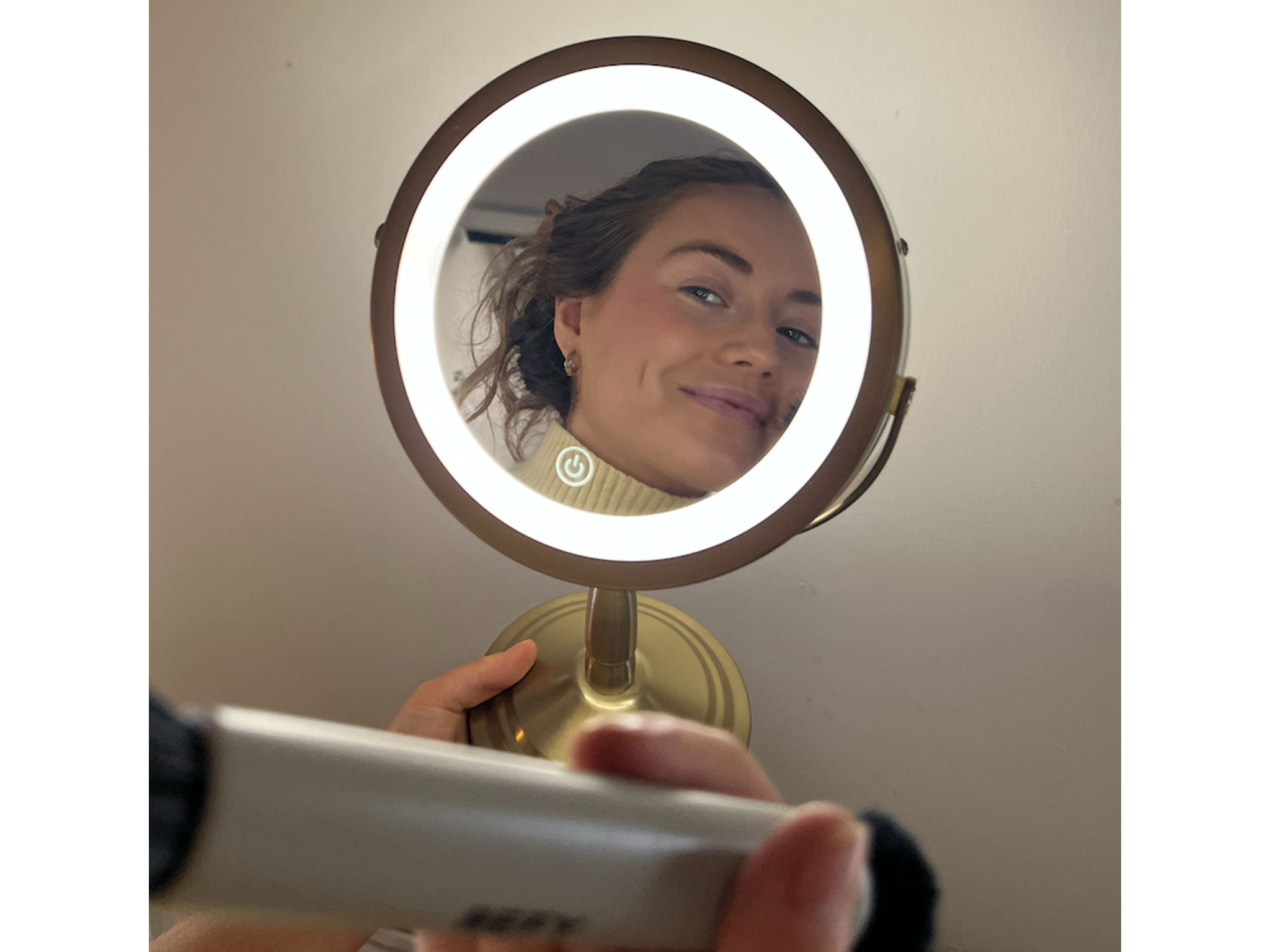 The make-up mirror is available in both gold and silve