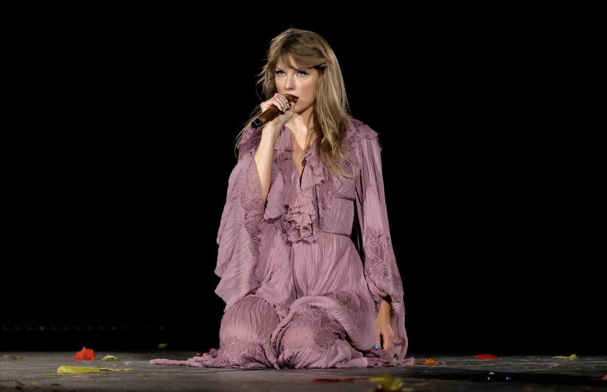 O segundo show de Taylor Swift no Brasil foi adiado devido a preocupações com o calor após a morte de um fã