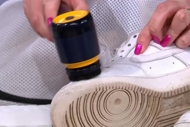 <p>How to keep white shoes clean using common household products.</p>