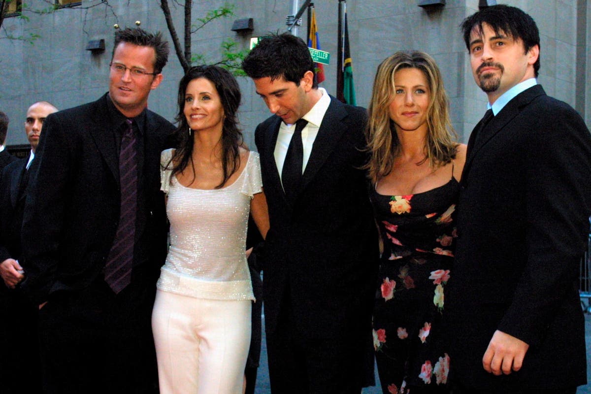 Courteney Cox shares favourite Friends clip in tribute to Matthew Perry