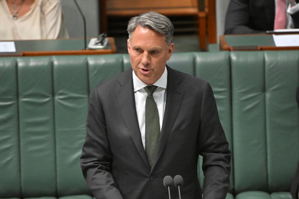 State-sponsored online spies likely to target Australian submarine program, spy agency says