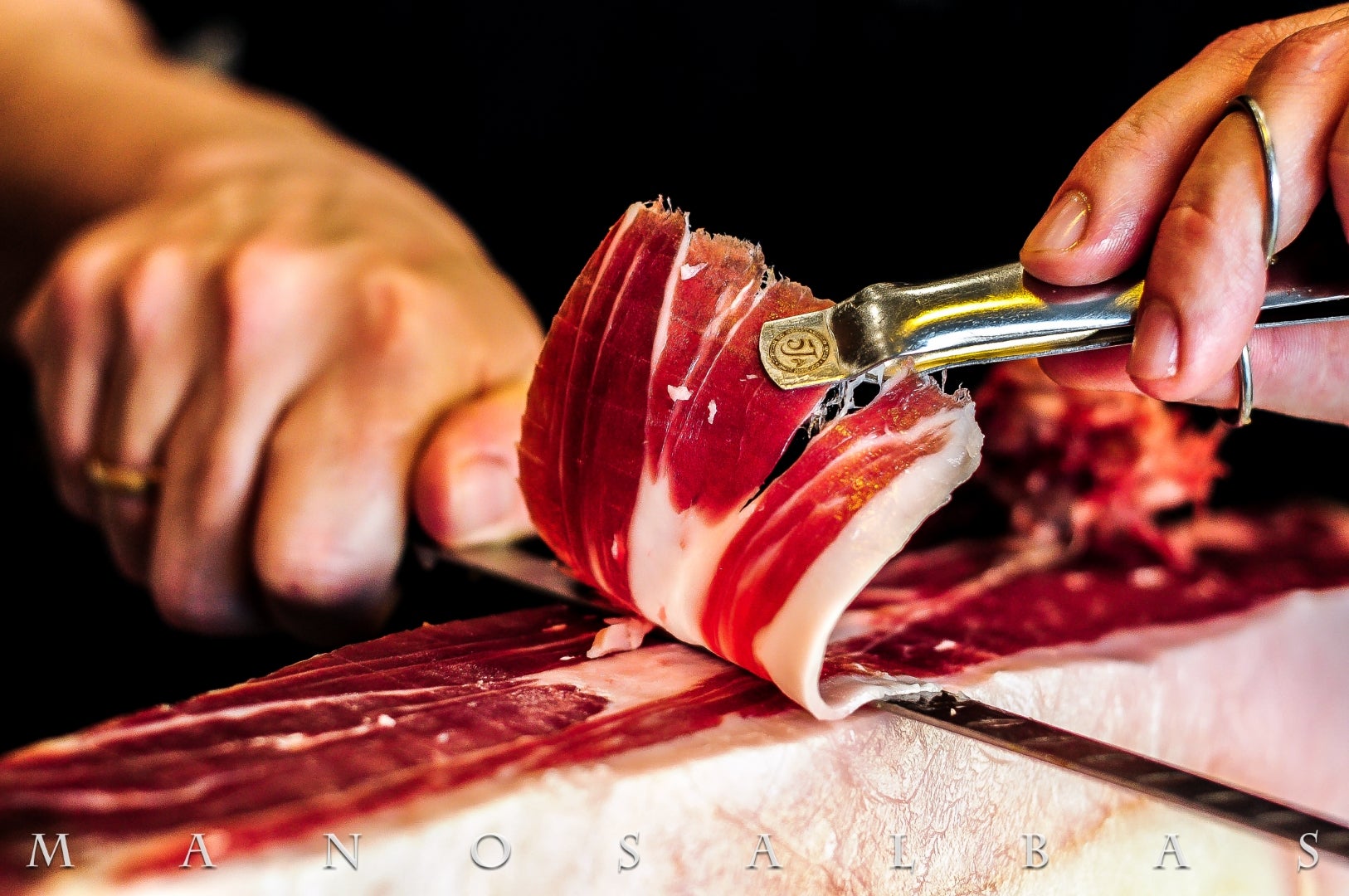Share small dishes of local and regional products with manifold international influences