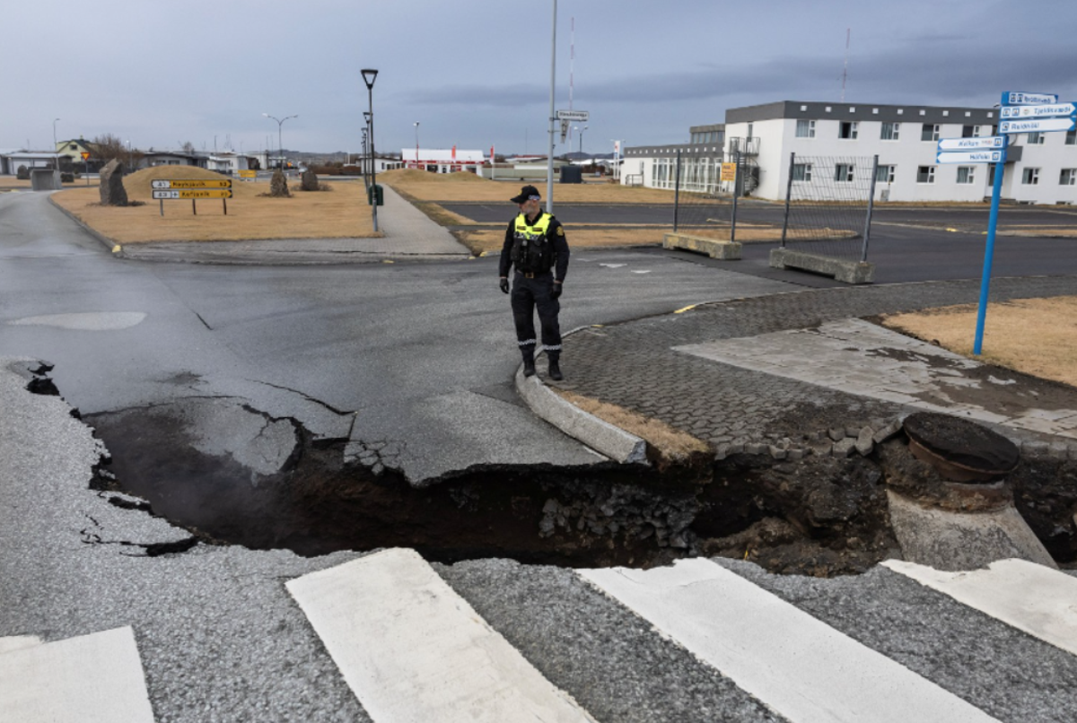 Iceland volcanic eruptions could destroy town after thousands of earthquakes – live