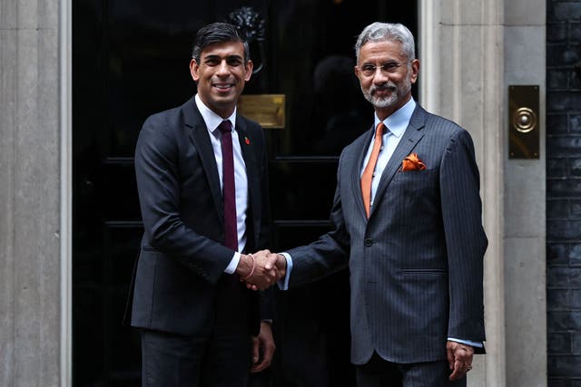 <p>Britain's prime minister Rishi Sunak greets Indian foreign minister Subrahmanyam Jaishankar outside 10 Downing Street</p>