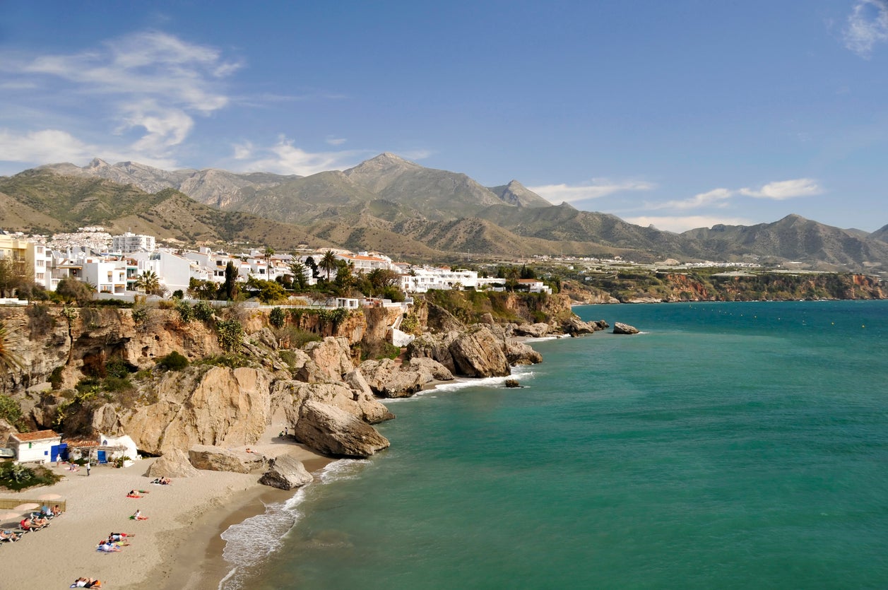 Nerja é uma cidade turística popular a cerca de uma hora de Málaga