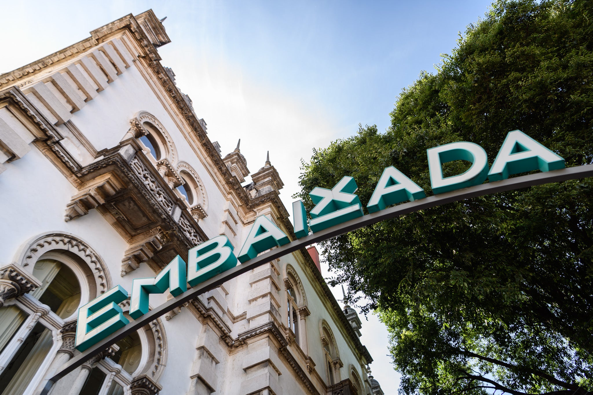 Embaixada occupies a wonderful neo-Moorish building