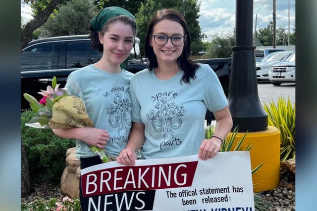 <p>Nursing school student Savannah Stallbaumer surprises University of Oklahoma student Katie Hallum that she’ll be donating her kidney to her. </p>