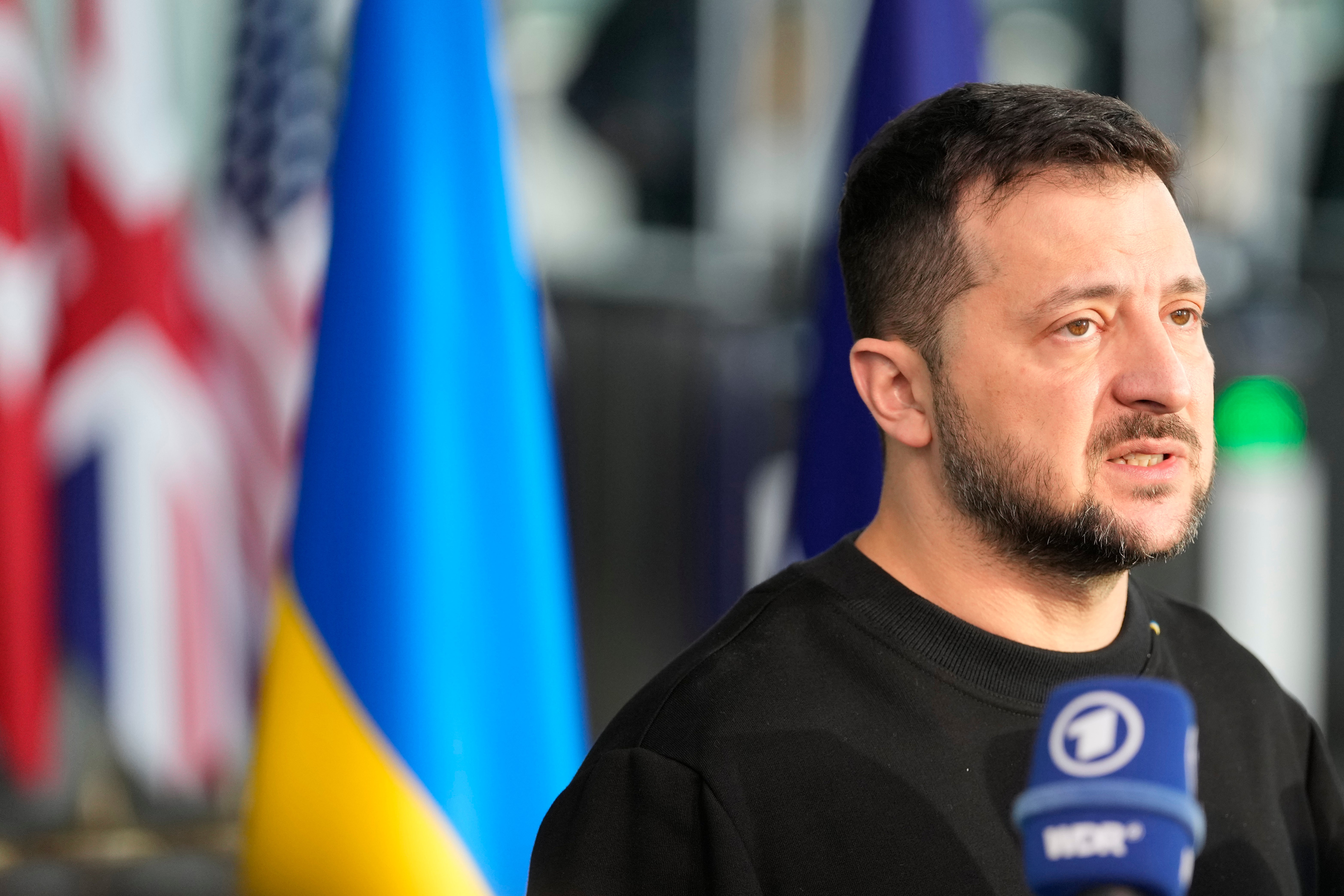 <p>Zelensky has demanded changes and dismissed a commander</p><p>” peak=”4174″ width=”6261″ format=”responsive” i-amphtml-layout=”responsive”><i-amphtml-sizer slot=