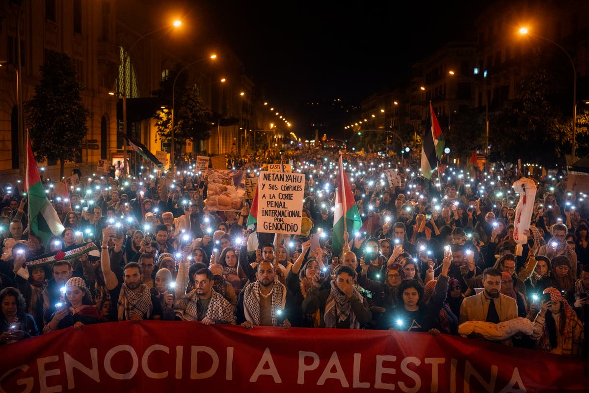 AP PHOTOS: Emotions run high at pro-Israel and pro-Palestinian demonstrations around the world