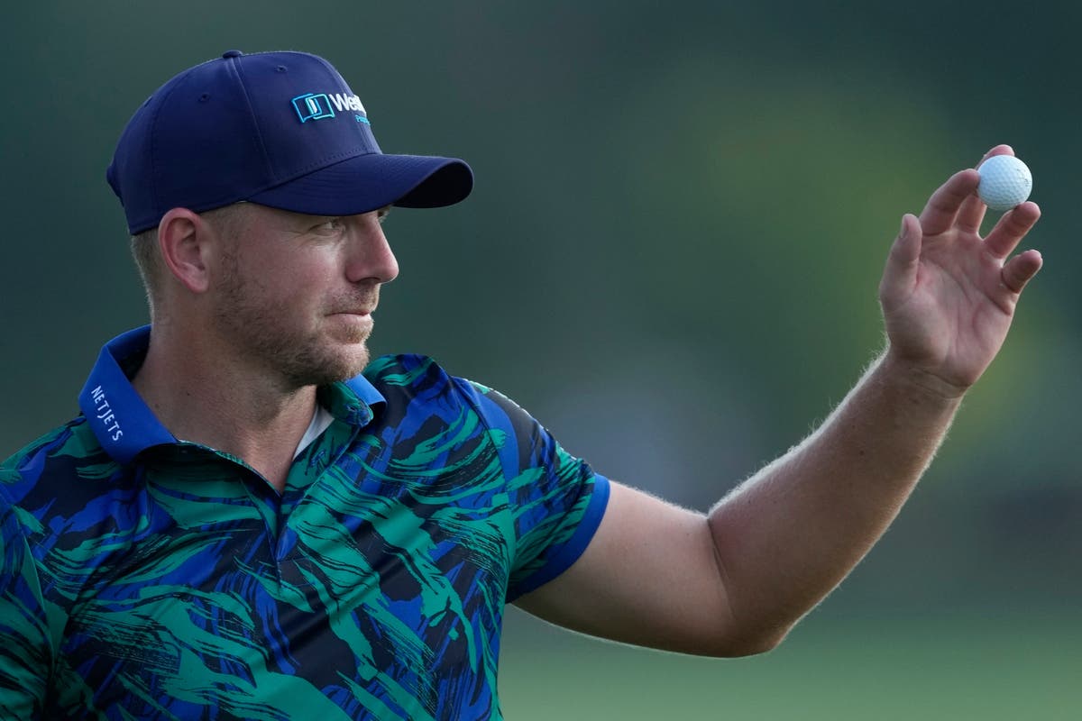 Matt Wallace shoots stunning third-round 60 to lead DP World Tour Championship