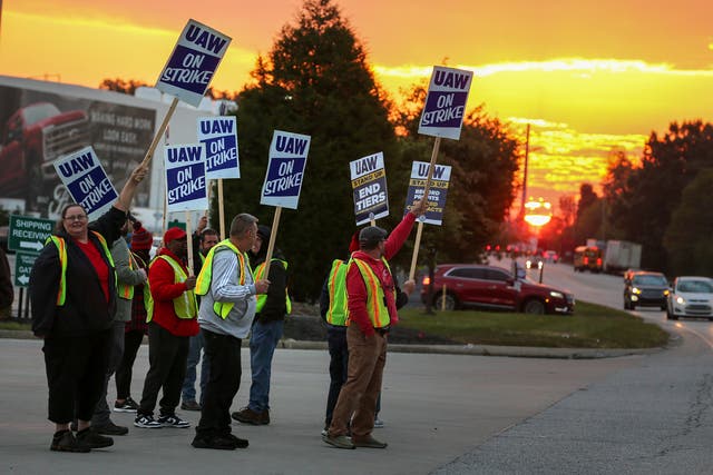 Auto Workers Vote Ford