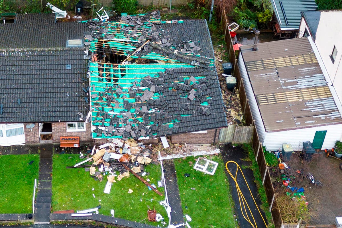 Pensioner dies after huge explosion rips through bungalow in Derbyshire - Vimarsana News