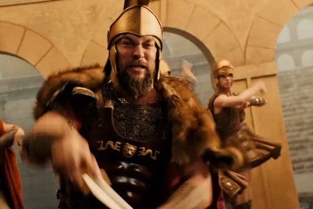 <p>Jason Momoa spoofs Roman Empire TikTok trend in full gladiator armour on Saturday Night Live.</p>