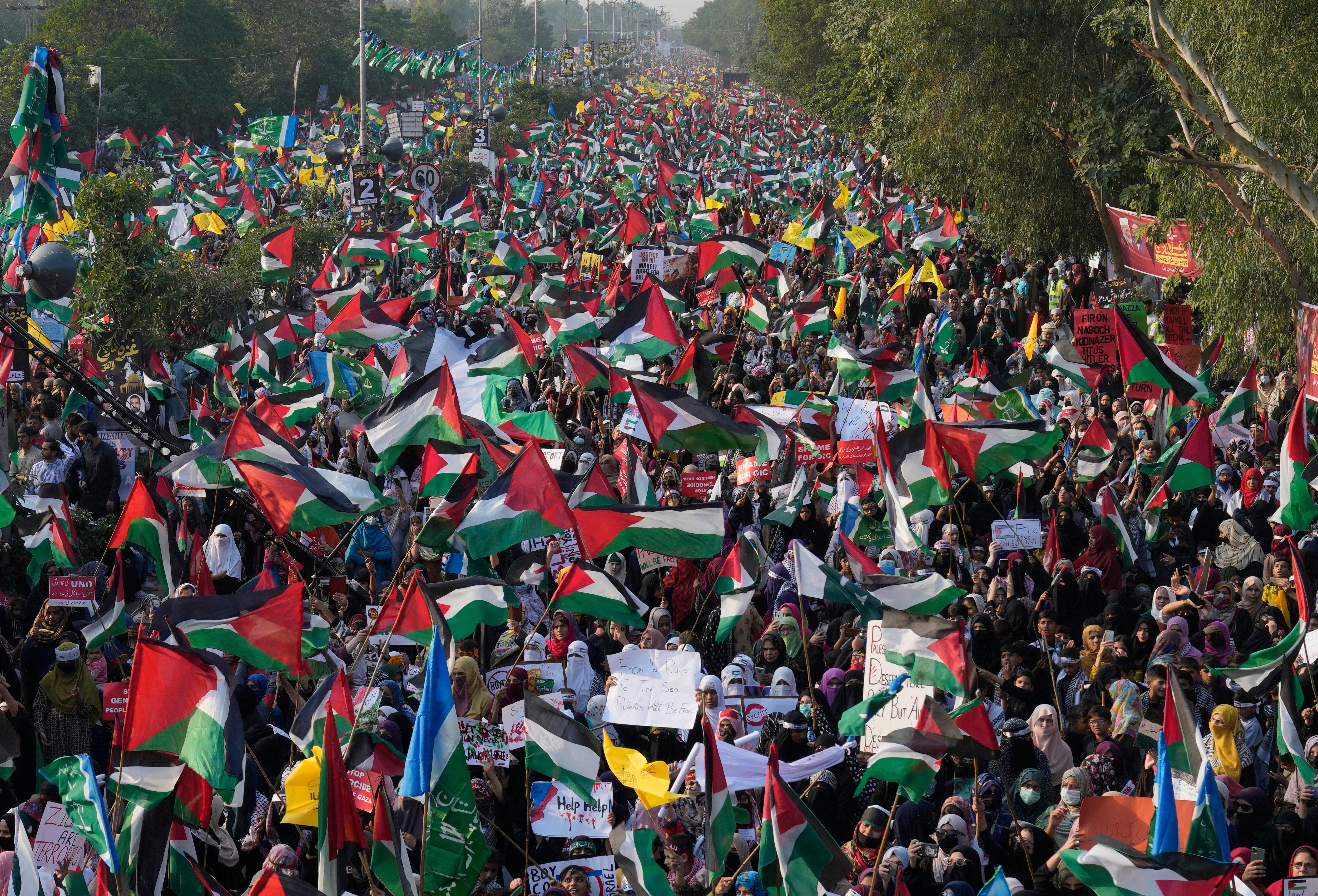 Tens Of Thousands Of Religious Party Supporters Rally In Pakistan ...