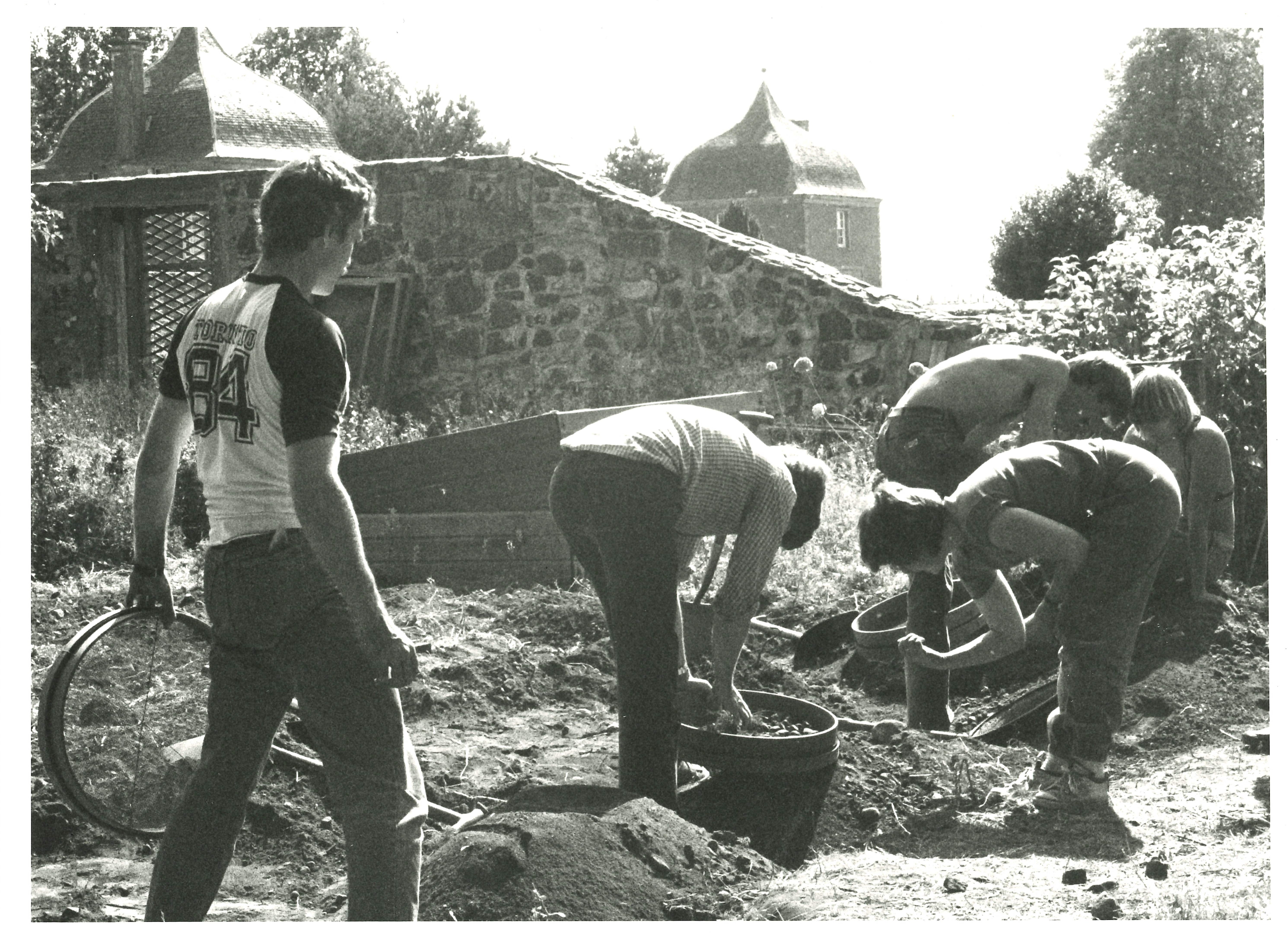 Volunteers from NMS and Balfarg working in the grounds of Melville House, 1984