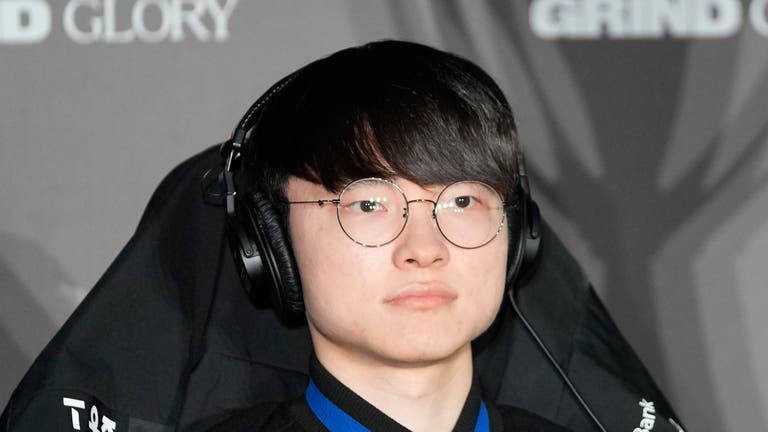 Esports superstar Faker's team wins trophy at the League of Legends ...