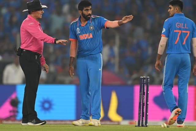 <p>Jasprit Bumrah and Shubman Gill interact with Match Umpire Richard Kettleborough during the ICC Men's Cricket World Cup India 2023 Fina</p>