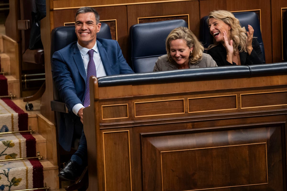 Las mujeres representan más de la mitad de los ministros del nuevo gabinete del presidente español Pedro Sánchez