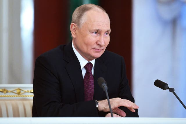 <p>Vladimir Putin offering Tehran ‘unprecedented defence cooperation, including on missiles, electronics and air defence’, says White House </p>
