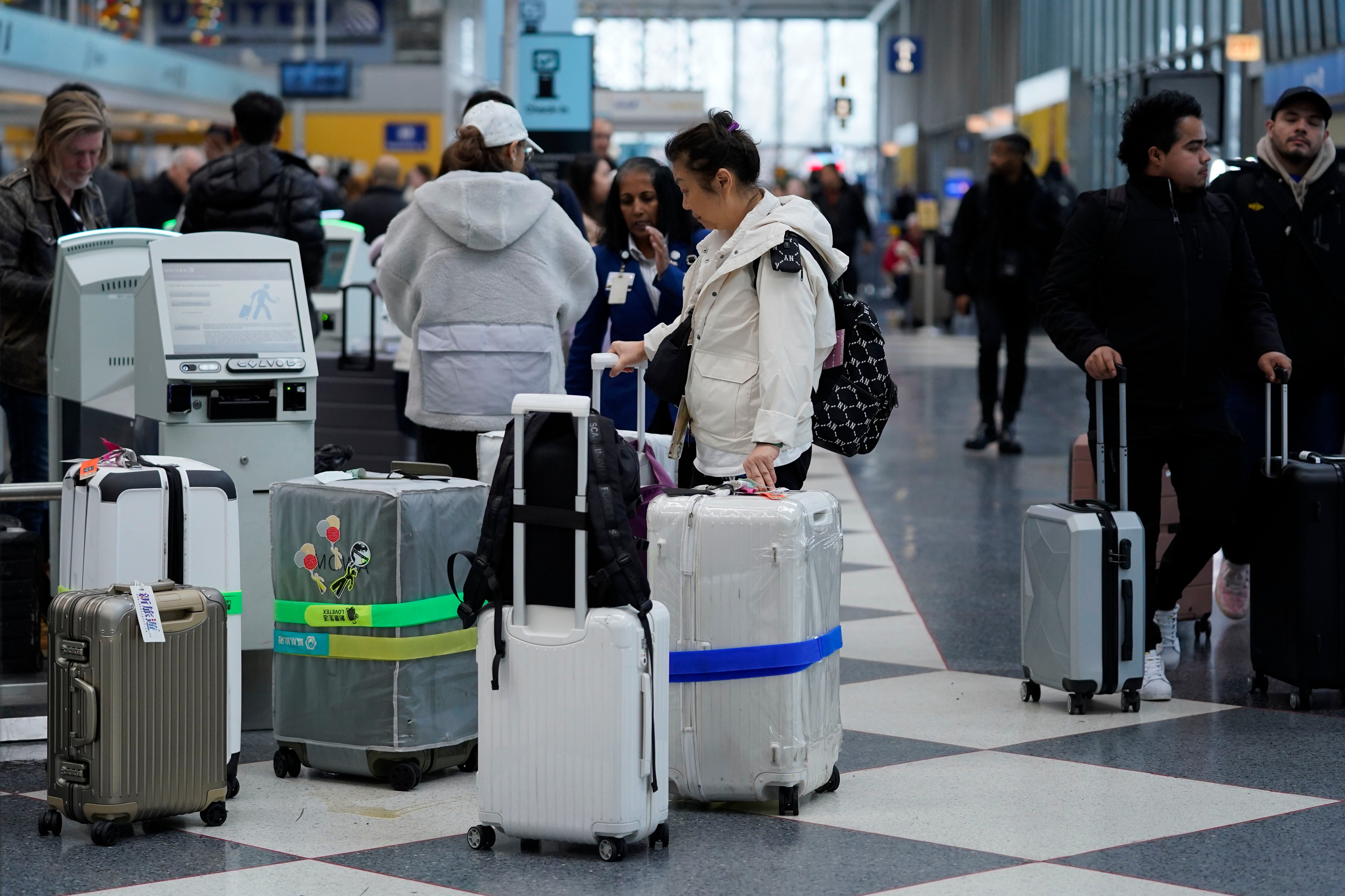 <p>A record amount of travelers used airports across the US this Thanksgiving  </p>