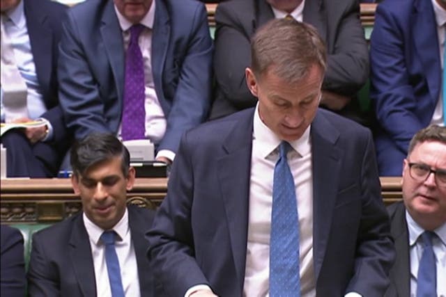 <p>Jeremy Hunt takes ‘copy and paste’ swipe at Rachel Reeves during autumn statement.</p>