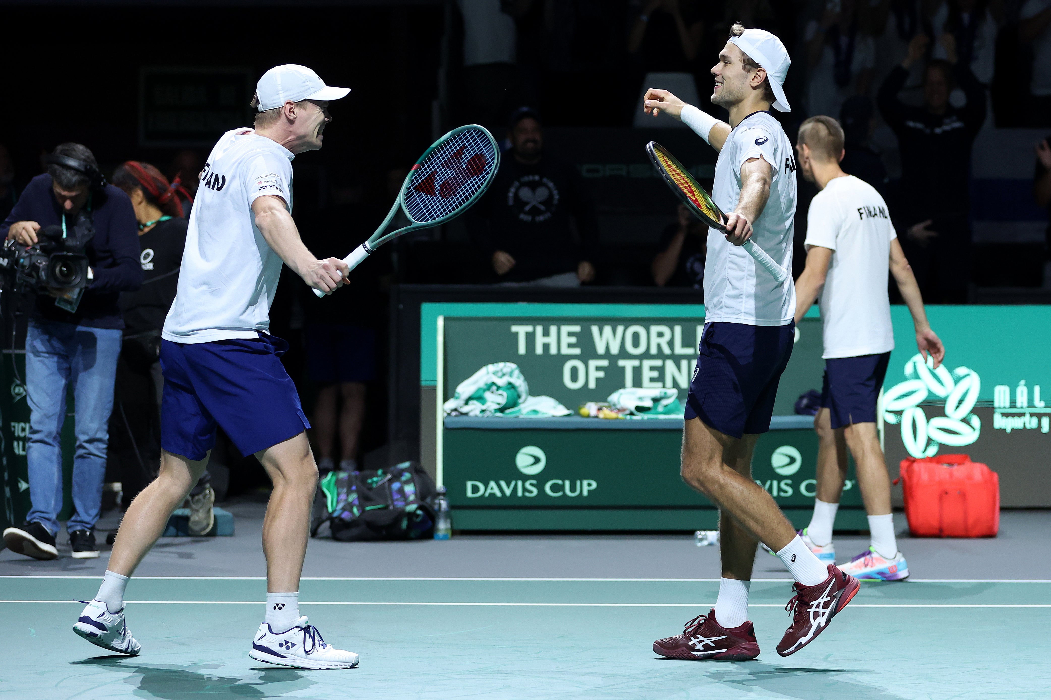 Finland defeated Canada to reach the Davis Cup semi-finals