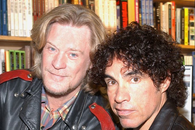 <p> Daryl Hall (left) and John Oates in 2003</p>
