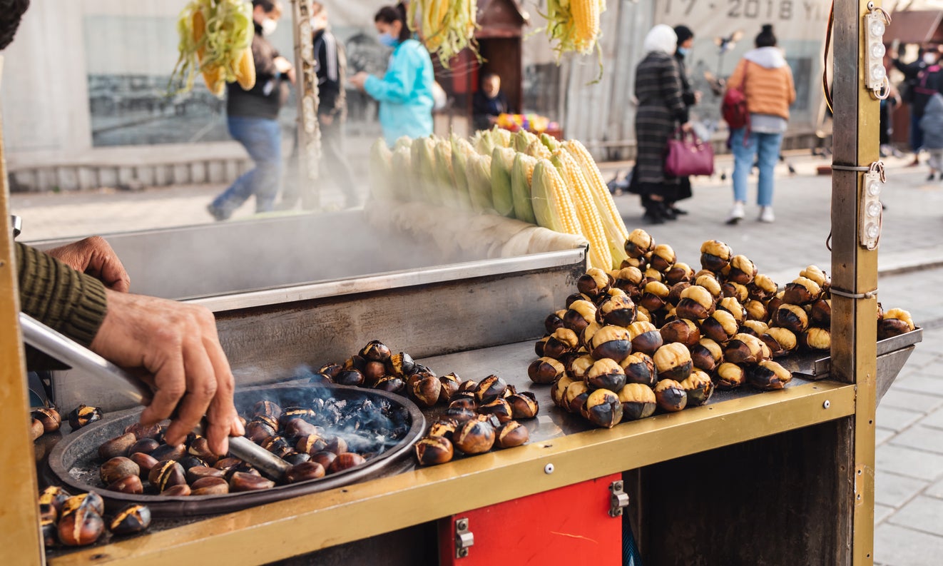You’ll find roasted chestnuts, seasoned corn, fish sandwiches and molasses-dipped breads on Turkey’s culinary backstreets
