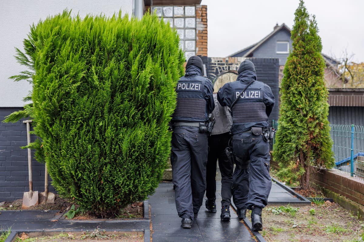 Германската полиция арестува двама мъже, обвинени в контрабанда на около 200 мигранти в Европейския съюз