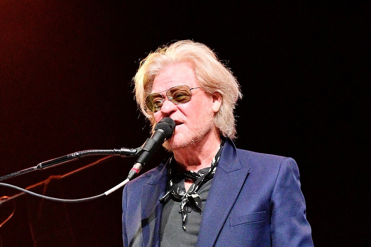 Daryl Hall plays classic Hall & Oates set amid John Oates lawsuit