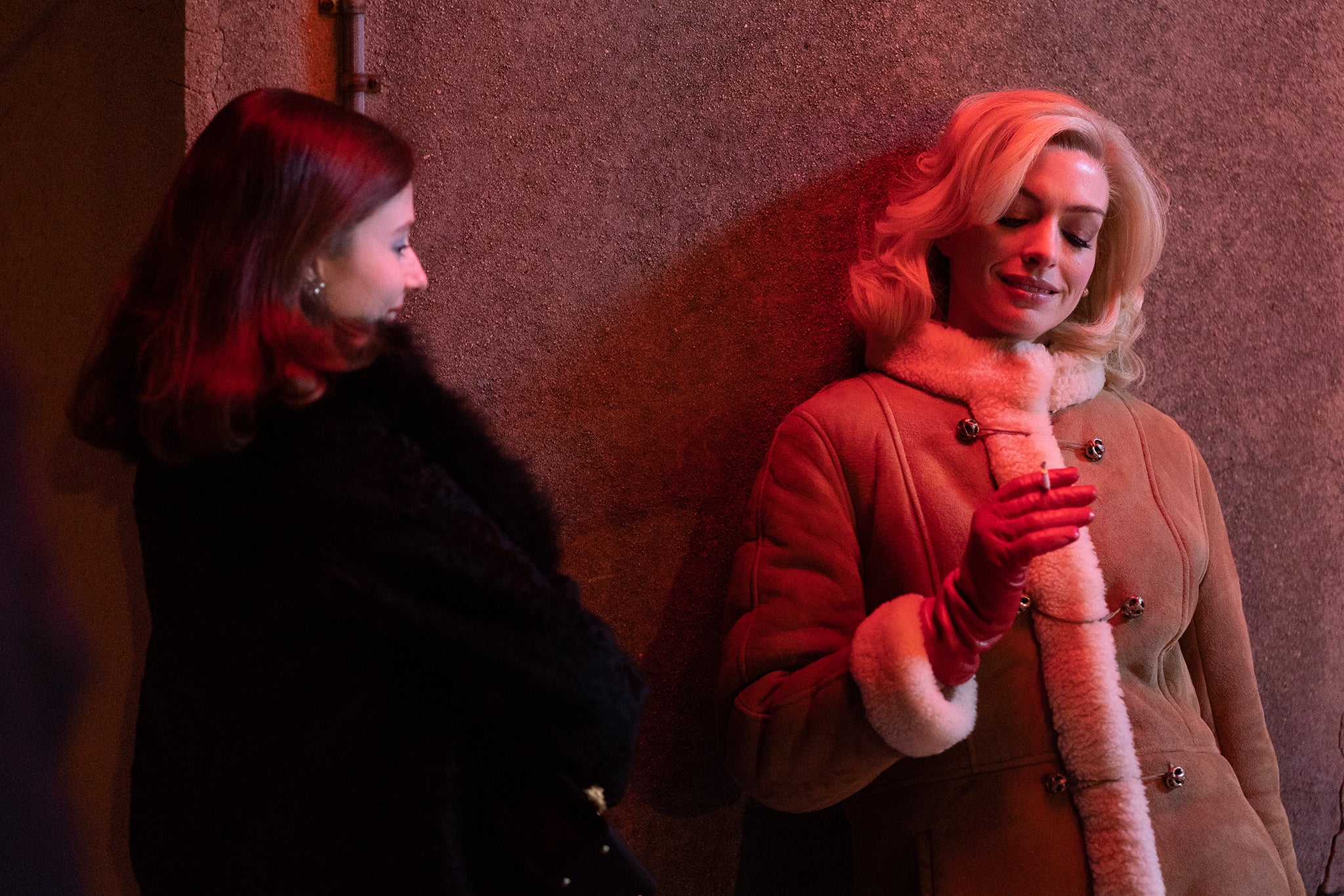 Another, more interesting world: Thomasin McKenzie and Anne Hathaway in ‘Eileen’