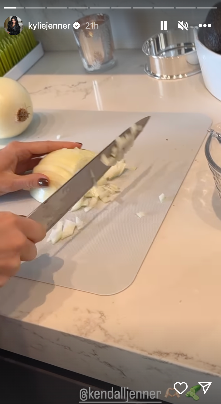 Kylie Jenner films sister Kendall cutting an onion on Thanksgiving