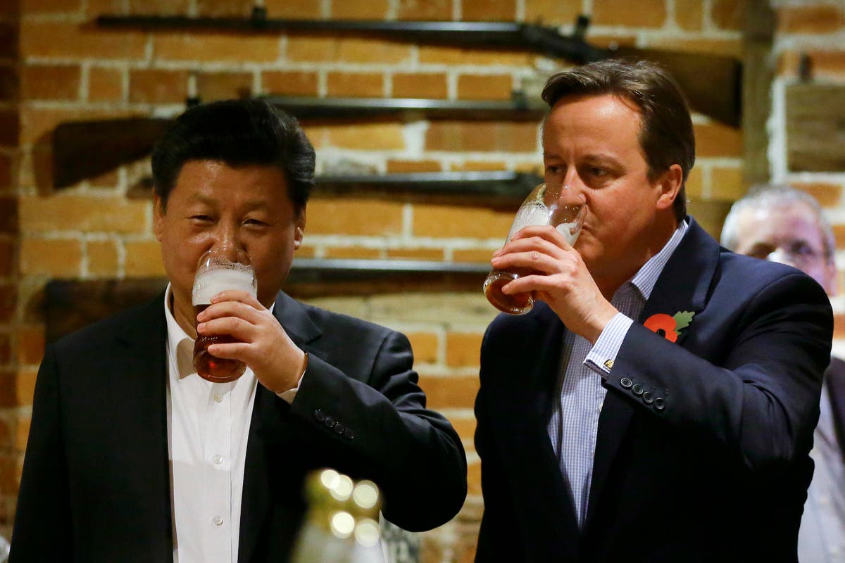 Лорд Камерън казва, че Обединеното кралство трябва да се ангажира с Китай