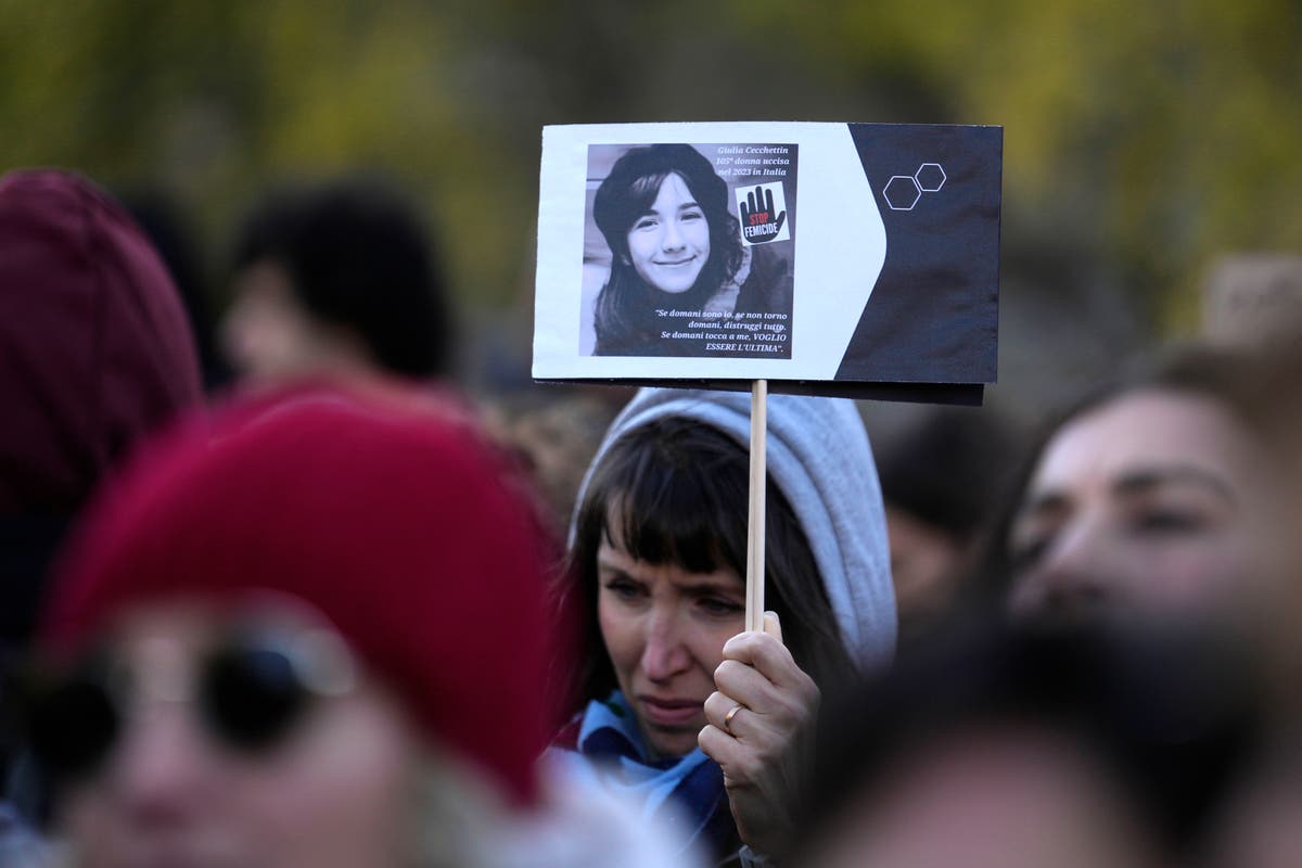 Заподозреният за убийството на млада жена е екстрадиран, докато италианците планират да се обединят срещу насилието срещу жени