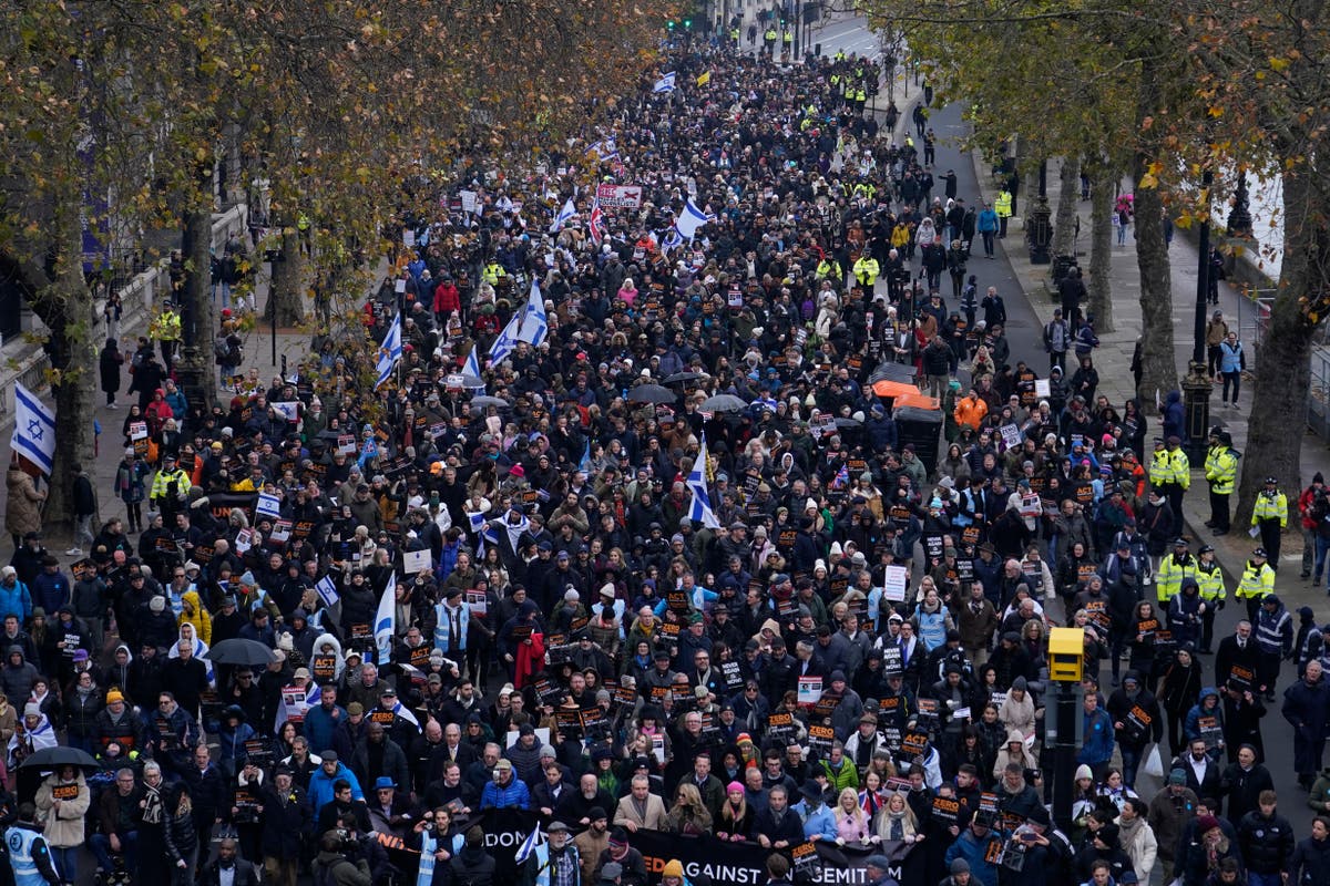 Десетки хиляди присъстваха на марш срещу антисемитизма в Лондон