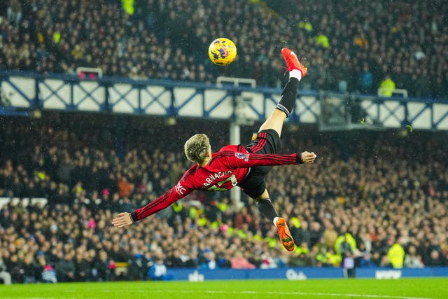 <p>Manchester United’s Alejandro Garnacho scores a stunning overhead kick against Everton</p>