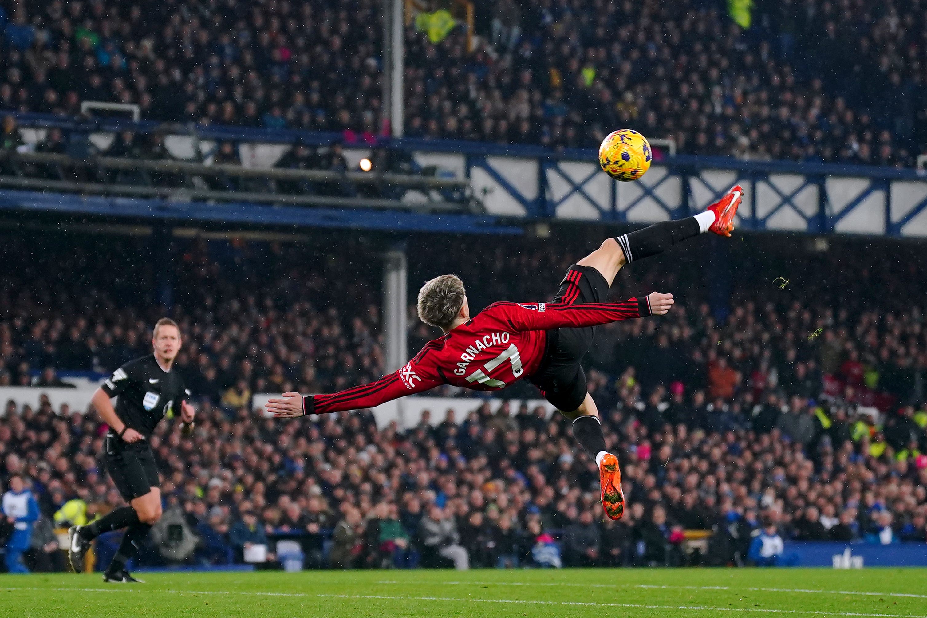 Garnacho takes flight to give United the lead at Goodison