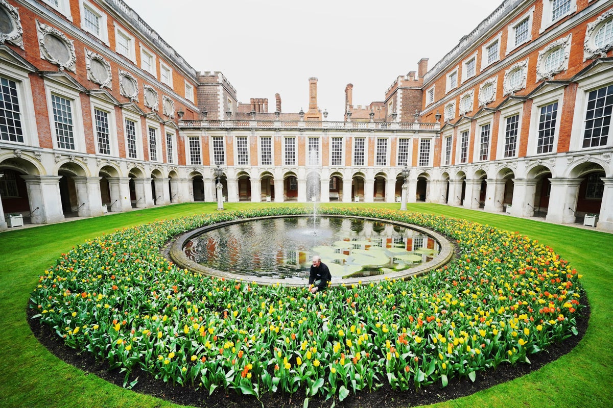 Sunak hails investment in UK ahead of Hampton Court summit