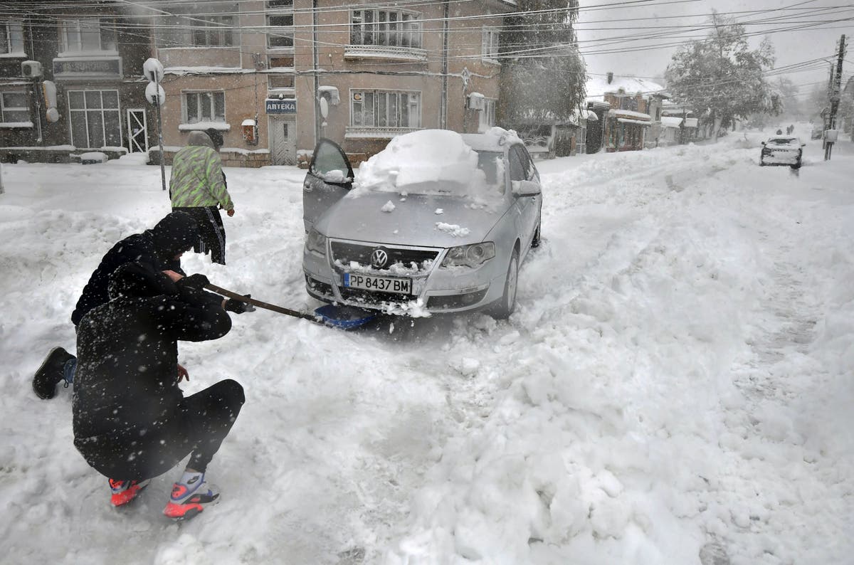 Snow forecast: Met Office warns of snow before Christmas as temperatures plummet