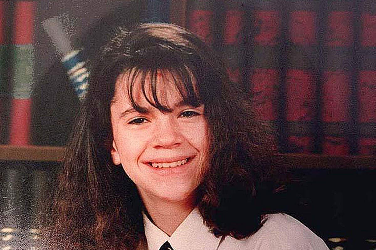 Трима души ще бъдат изправени пред съда, обвинени в убийството през 1996 г. на ученичката Каролин Глачан