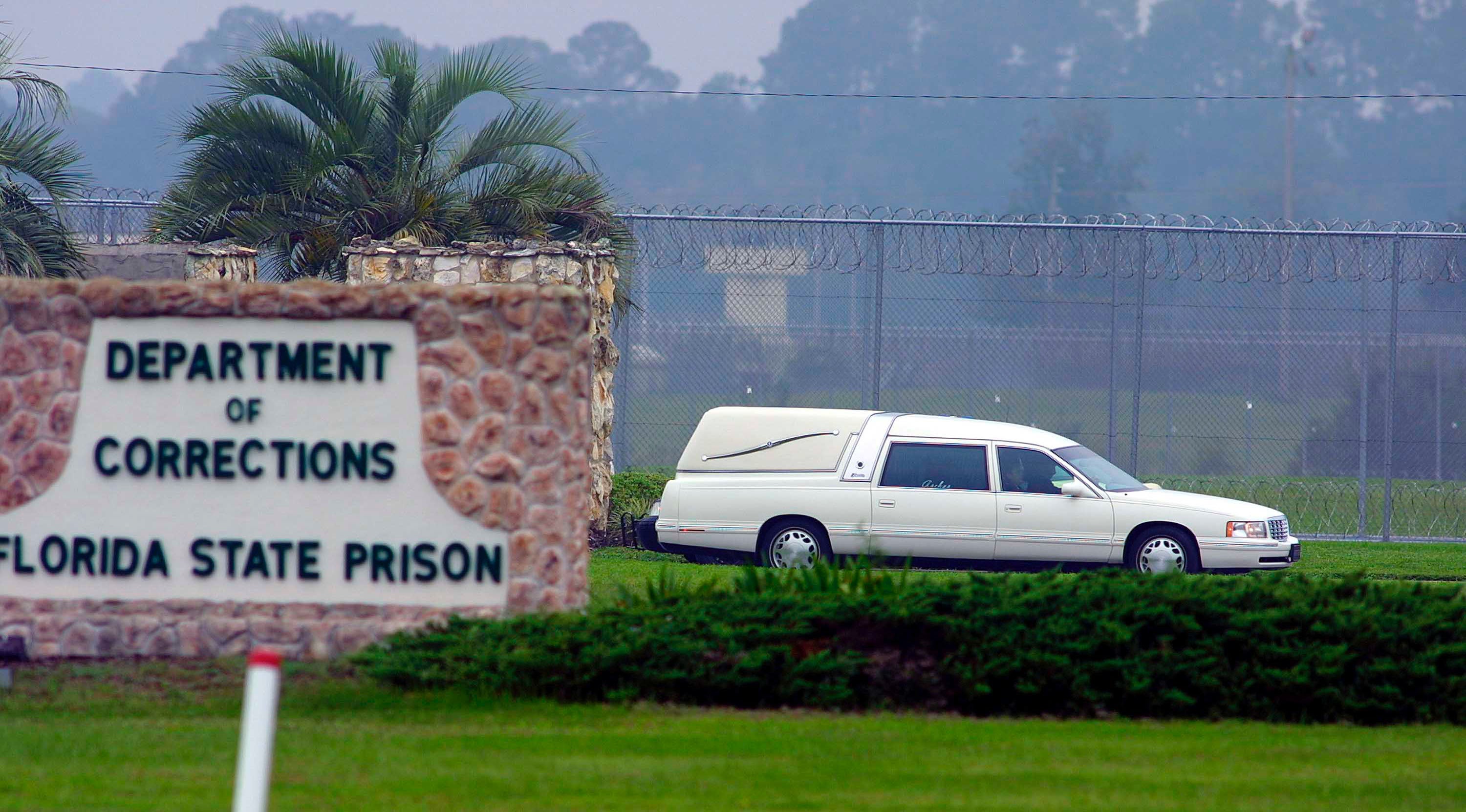 The hearse carrying the body of convicted killer Aileen Wuornos leaves the Florida State Prison after her execution